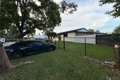 553 SW 6th Ct 1