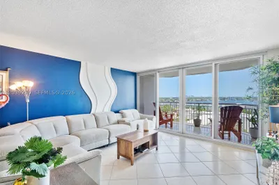 18031 Biscayne Blvd #1401 1