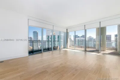90 SW 3rd St #4004 1