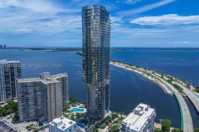 175 SE 25 Road #PH4301 1