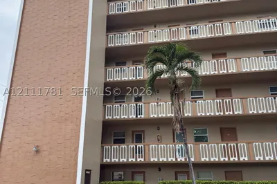 900 NE 12th Ave #401 1