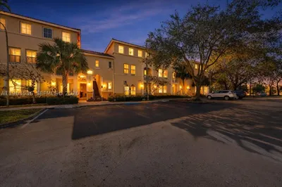 150 Jacaranda Country Club Dr #200 1