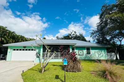 2415 Laurel Lane 1