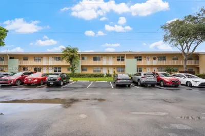 2607 NE 8th Ave #35 1