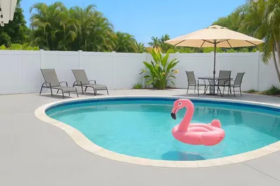 100 SW 17th Street 1