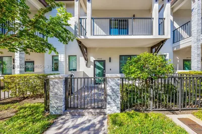 4856 NW 83rd Pkwy 1