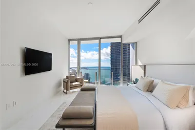 300 Biscayne Boulevard Way #3905W 1