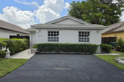 5335 SW 153rd Ave 1