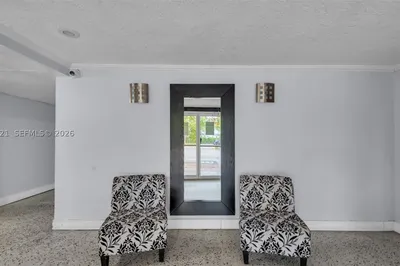 8001 Crespi Blvd #4B 1