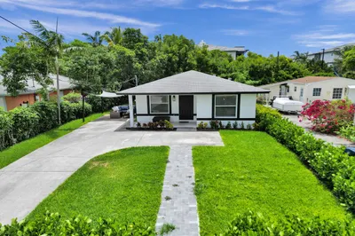 1095 Miami Boulevard 1