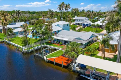 715 SW Rustic Circle 1