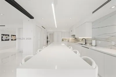 9999 Collins Ave #11J 1