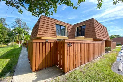 3900 SE County Line Road #8C 1
