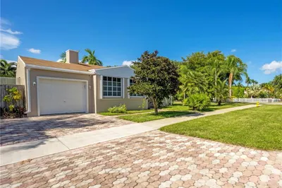 889 La Baron Dr 1
