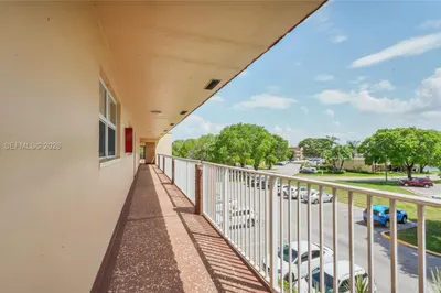 2811 N Pine Island Rd #302 1