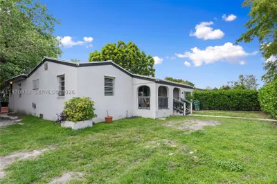 700 SW 44th Pl 1