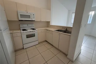 2460 SE 16th Ter #204 1