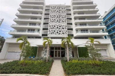 9261 E Bay Harbor Dr #405 1