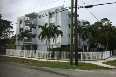 1090 NE 129 ST #401 1