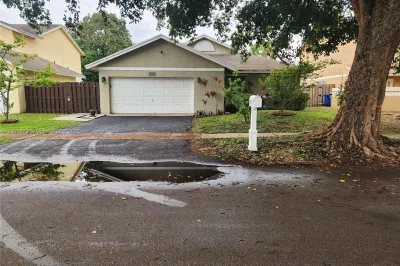 10000 SW 9th Ct