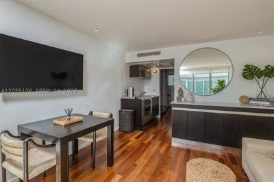 1601 West Ave #208 1