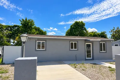 877 NW 3rd St 1