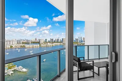 17111 Biscayne Blvd #2103 1