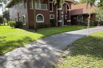 827 Squire Drive 1
