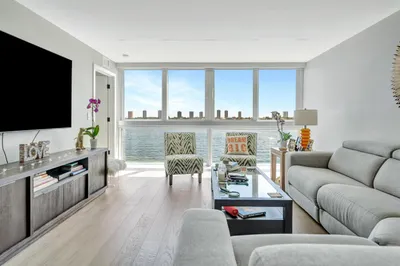 301 LAKE SHORE Drive #302 1