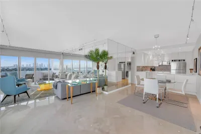 3 Island Ave #14I 1