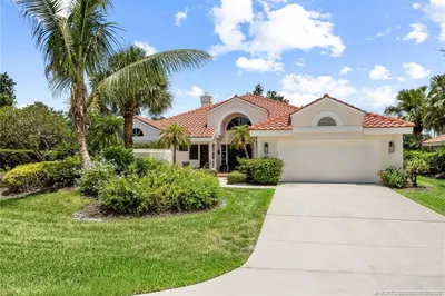 2001 NW Laurel Oak Lane 1
