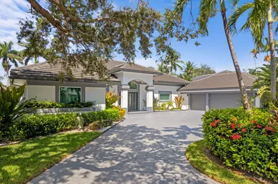 Sprawling turn-key home in Bear Lakes Estates!