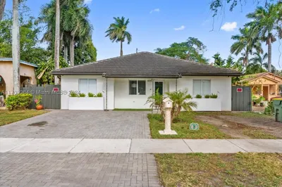 225 NW 13th St 1