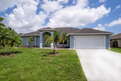 883 SW Mccall Road 1