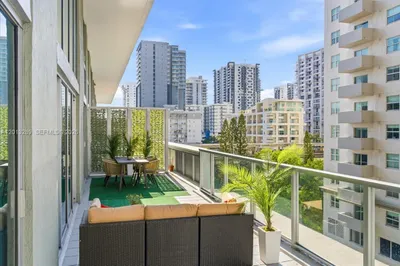 1111 SW 1st Ave #721N-Bi Level 1