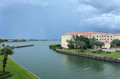 5 E Harbour Isle #306