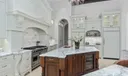314 W Riverside Drive Photo