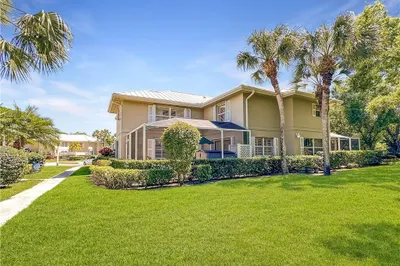 2873 SW Lakemont Place 1