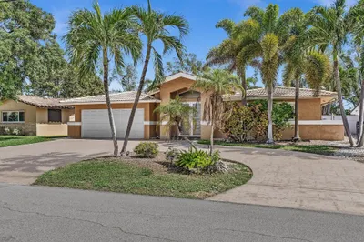 948 SE 10th Court 1