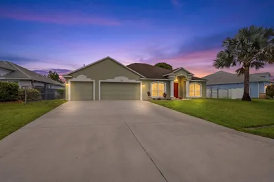 558 SW South Quick Circle 1