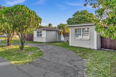 700 SW 5th Court 1
