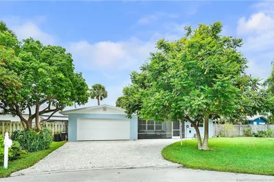 4572 NE Lorraine Circle 1