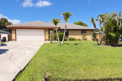 2225 SE Melaleuca Boulevard 1