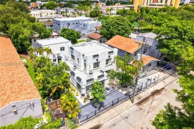 128 NW 9th Ave #6 1