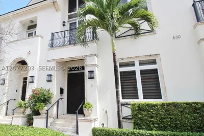 530 Valencia Ave #3 1