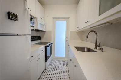 2430 NE 135th Street #302 1