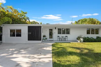 1945 Alamanda Dr 1