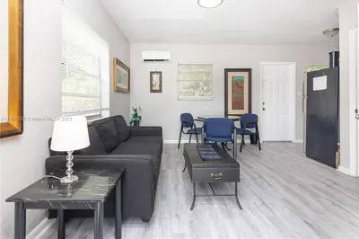 105 SW 5th Ct 1