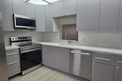 421 NE 14th Avenue #302 1