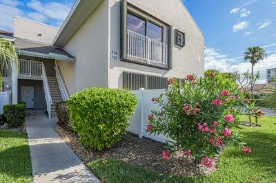 3206 S Lakeview Circle #1206 1